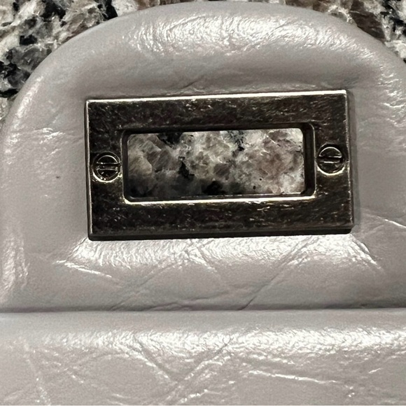 Medium Reissue Style - Picture 8 of 16